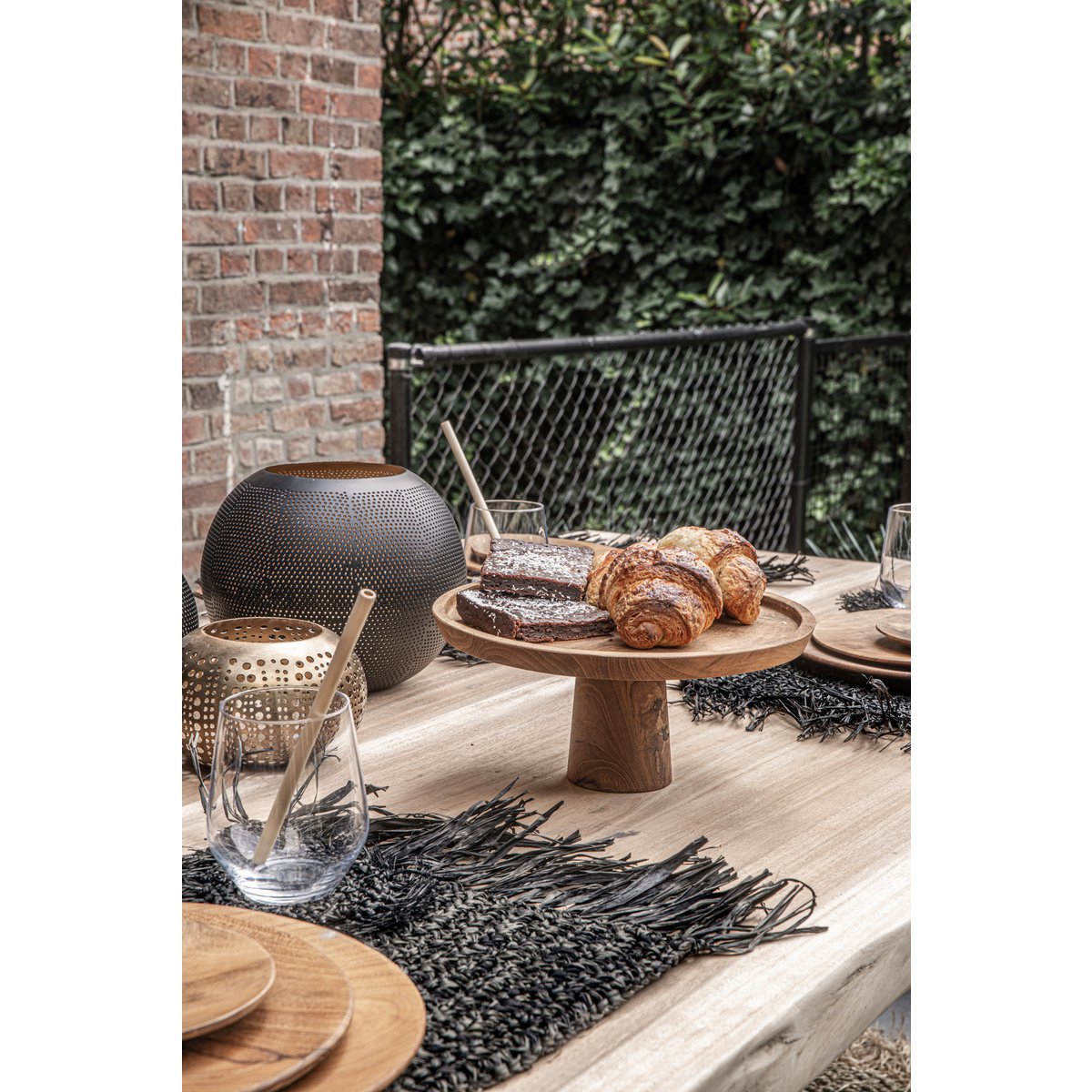 Der durchbohrte Ball - Schwarzes Gold - L.