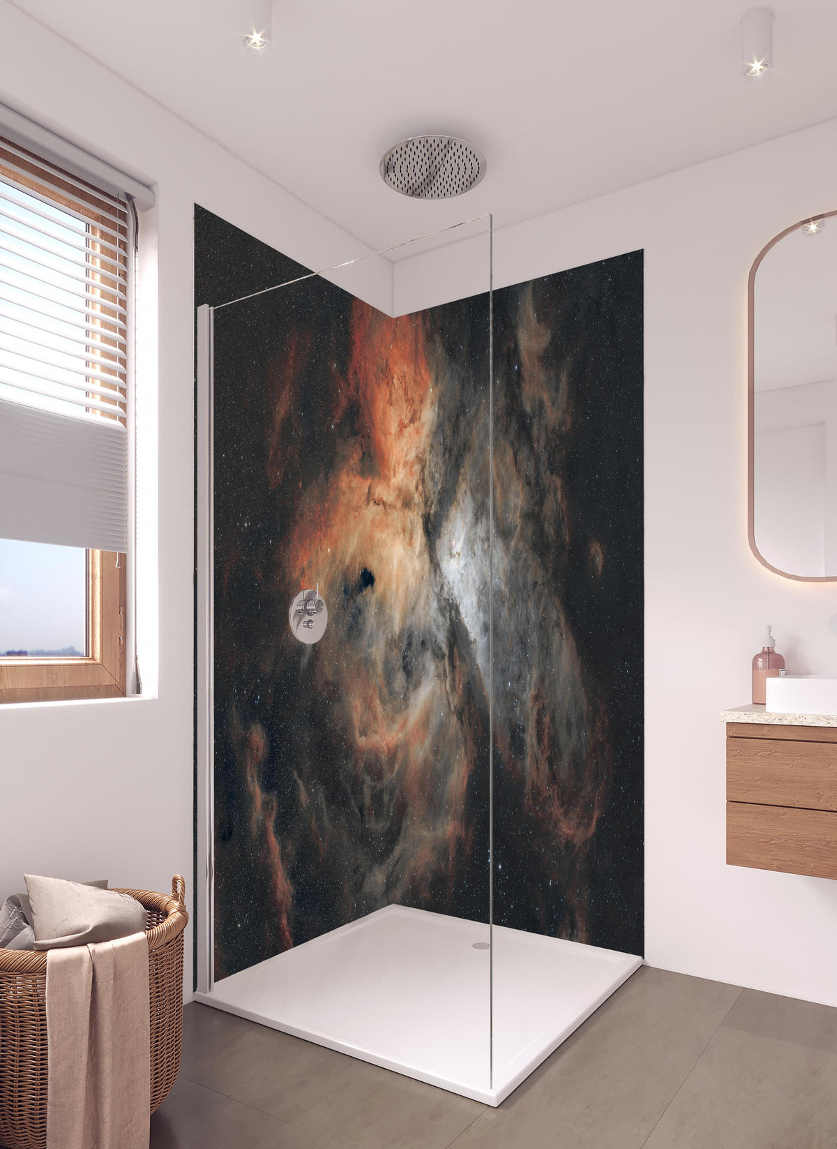 Duschrückwand - Great Carina Nebula in hellem Badezimmer mit Regenduschkopf - zweiteilige Eck-Duschrückwand