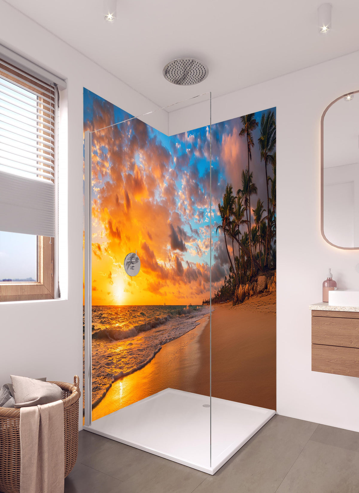 Duschrückwand - Paradiesischer Strand Coson in hellem Badezimmer mit Regenduschkopf - zweiteilige Eck-Duschrückwand