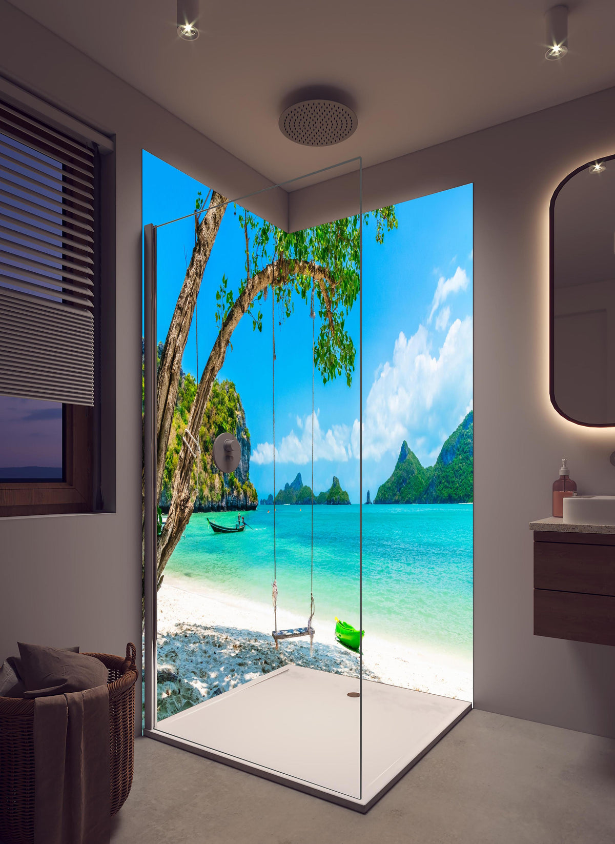 Duschrückwand - Paradiesischer Strand in Thailand in hellem Badezimmer mit Regenduschkopf - zweiteilige Eck-Duschrückwand