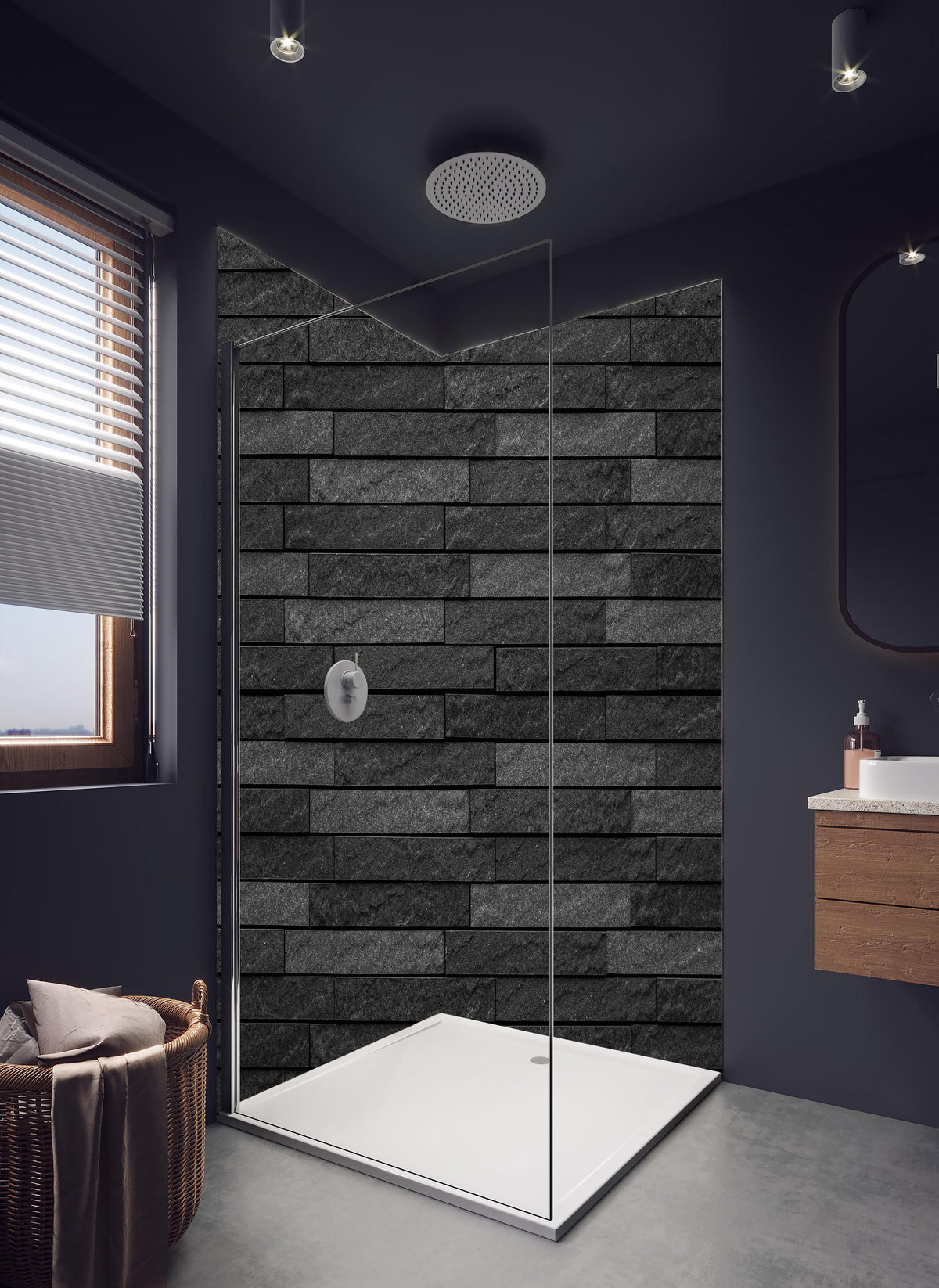 Duschrückwand - Schwarze stilvolle Backsteinmauer in hellem Badezimmer mit Regenduschkopf - zweiteilige Eck-Duschrückwand