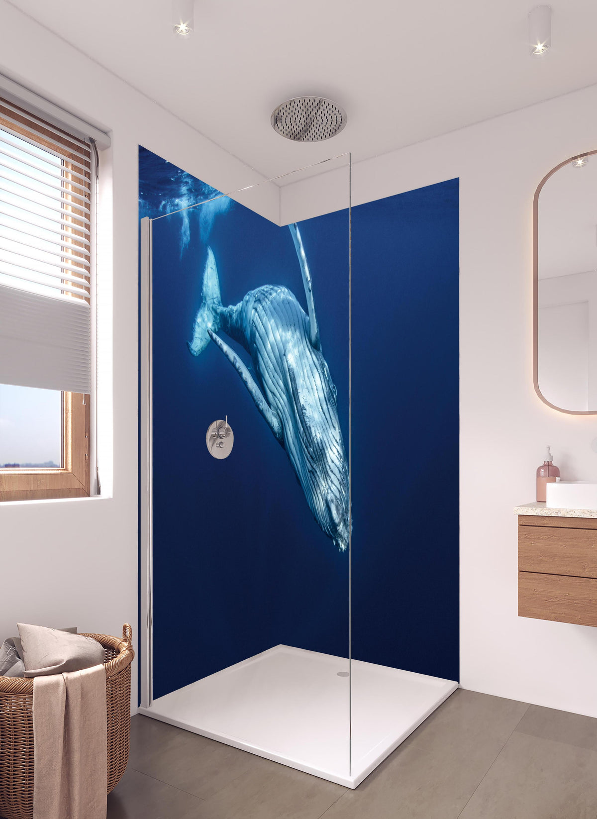 Duschrückwand - Wunderschönes Buckelwalbaby in hellem Badezimmer mit Regenduschkopf - zweiteilige Eck-Duschrückwand