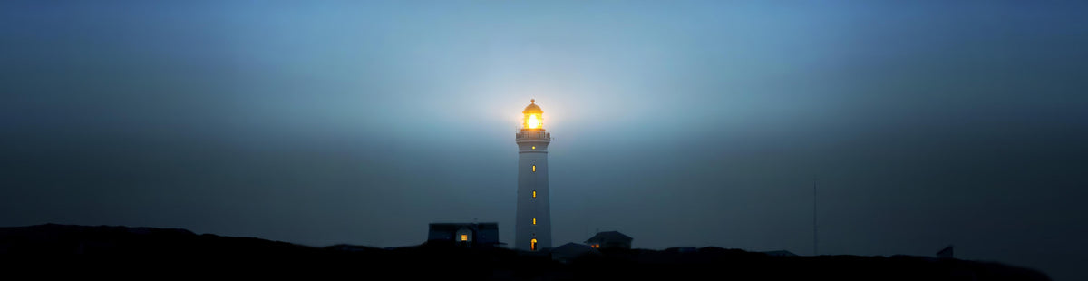 Küchenrückwand-Leuchtturm im dunkeln