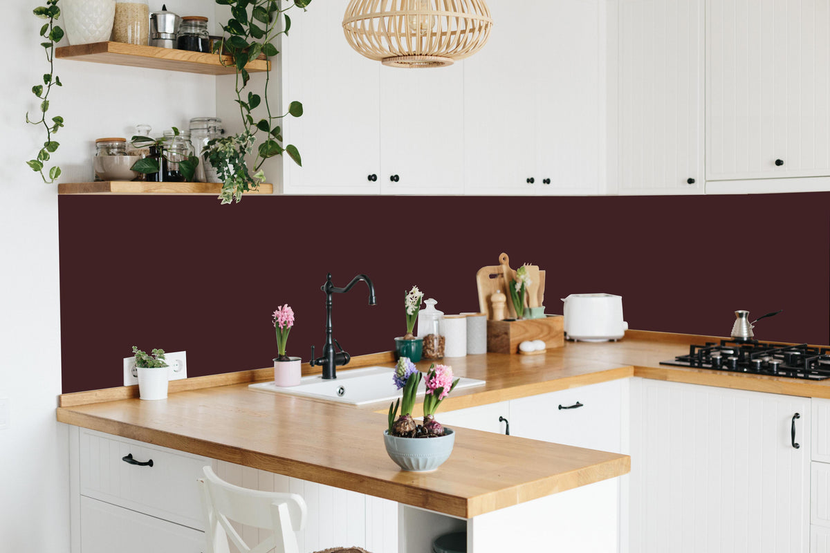 Küche - RAL 3007 (Schwarzrot) in lebendiger Küche mit bunten Blumen