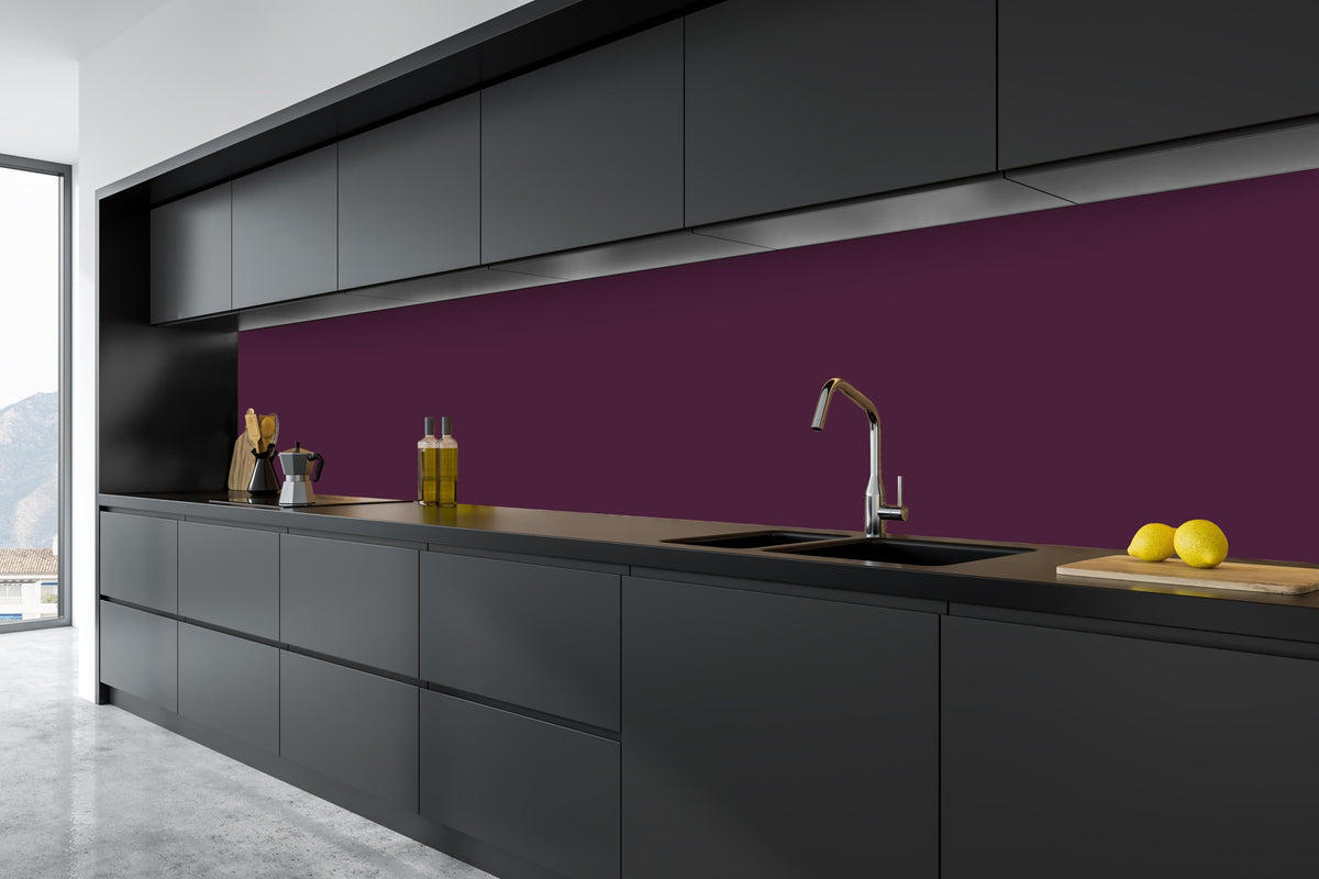Küche - RAL 4007 (Purpurviolett) in tiefschwarzer matt-premium Einbauküche