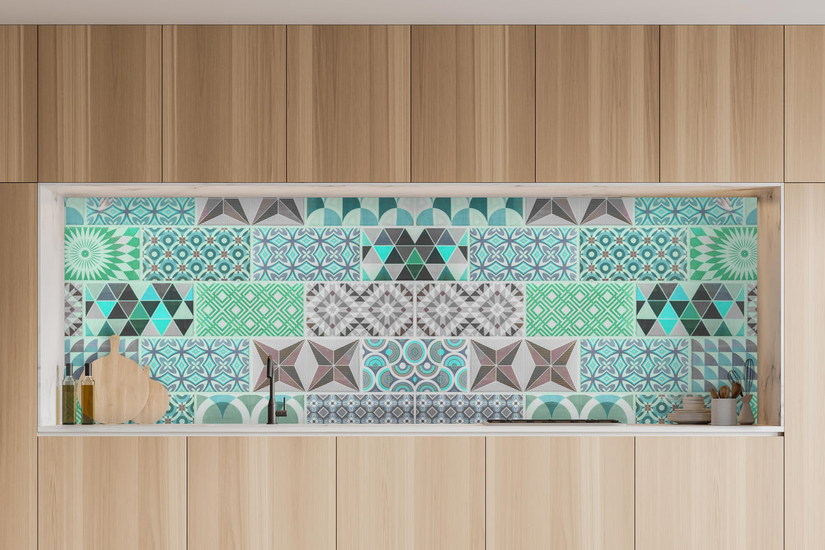 Küche - Vintage geometrisch Mosaik in charakteristischer Vollholz-Küche mit modernem Gasherd