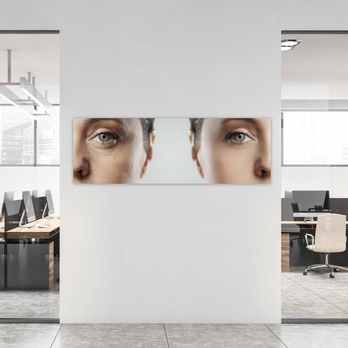 Office Poster - Alt und jung im Vergleich an weißer Wand in hell eingerichtetem Büro
