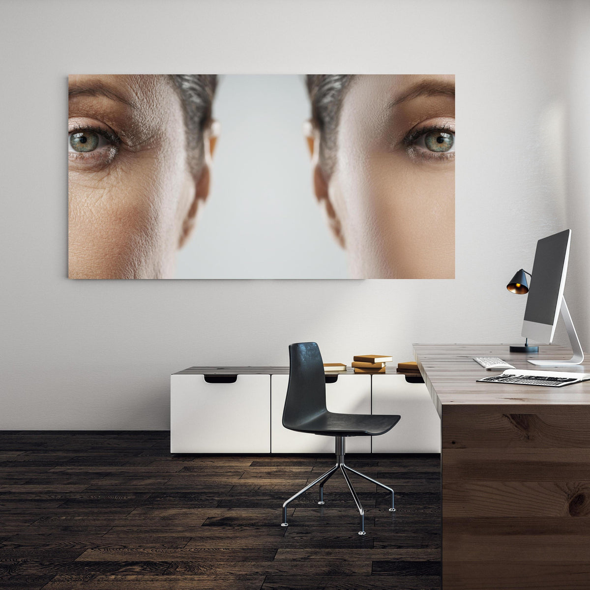 Office Poster - Alt und jung im Vergleich an einer Wand in minimalistisch eingerichtetem Heim-Büro