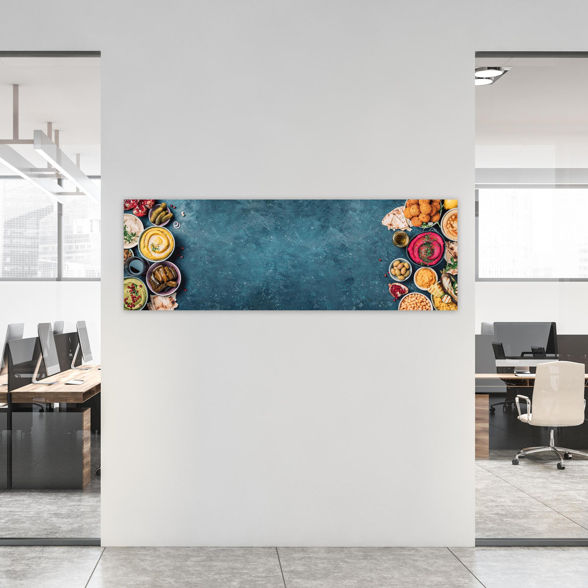 Office Poster - Arabische traditionelle Küche an weißer Wand in hell eingerichtetem Büro