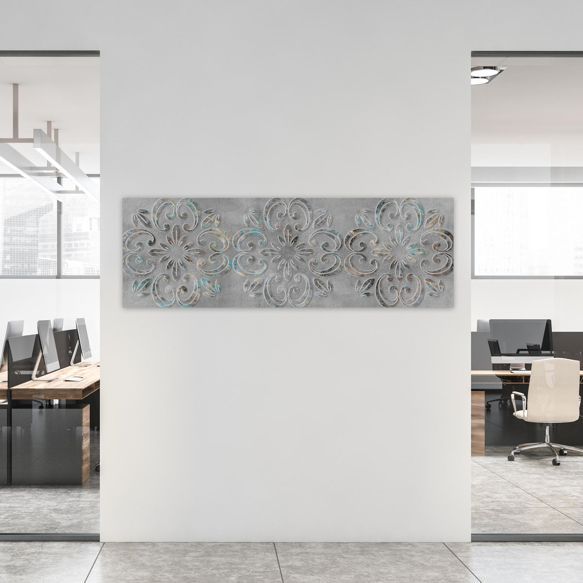 Office Poster - Graues Ornamentmuster - Zementwandtextur an weißer Wand in hell eingerichtetem Büro