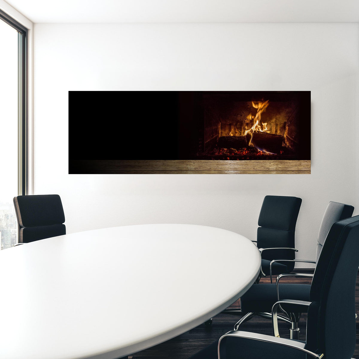 Office Poster - Kaminfeuer vor Holztisch in einem Konferenzraum hinter weißem ovalem Tisch