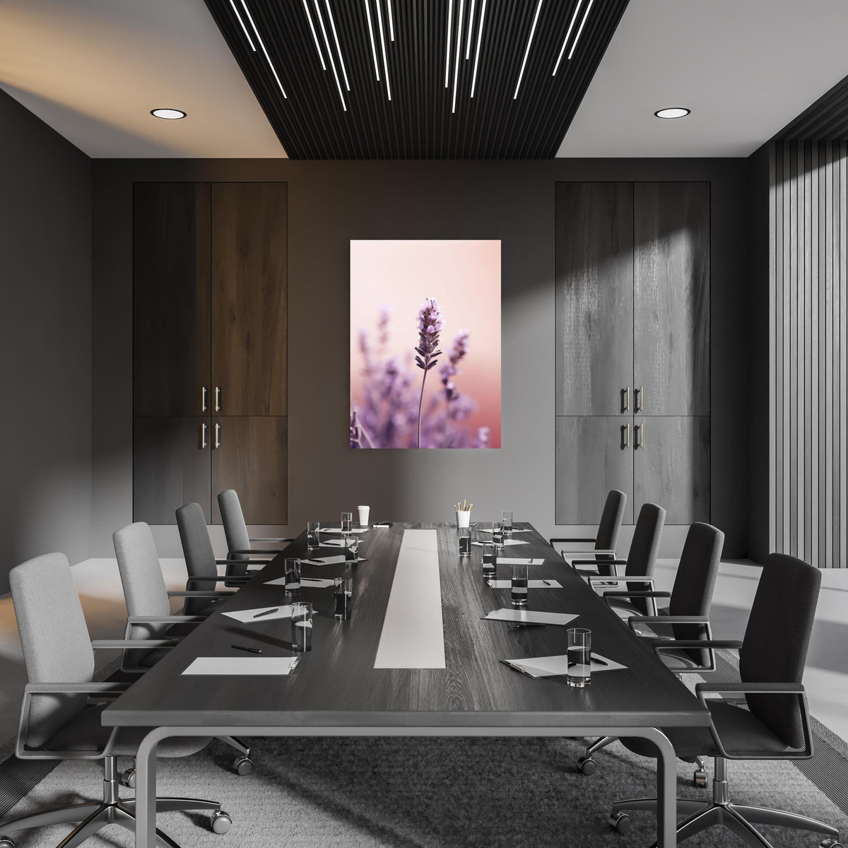 Office Poster - Lavendel - Nahaufnahme in grau eingerichtetem Konferenzraum