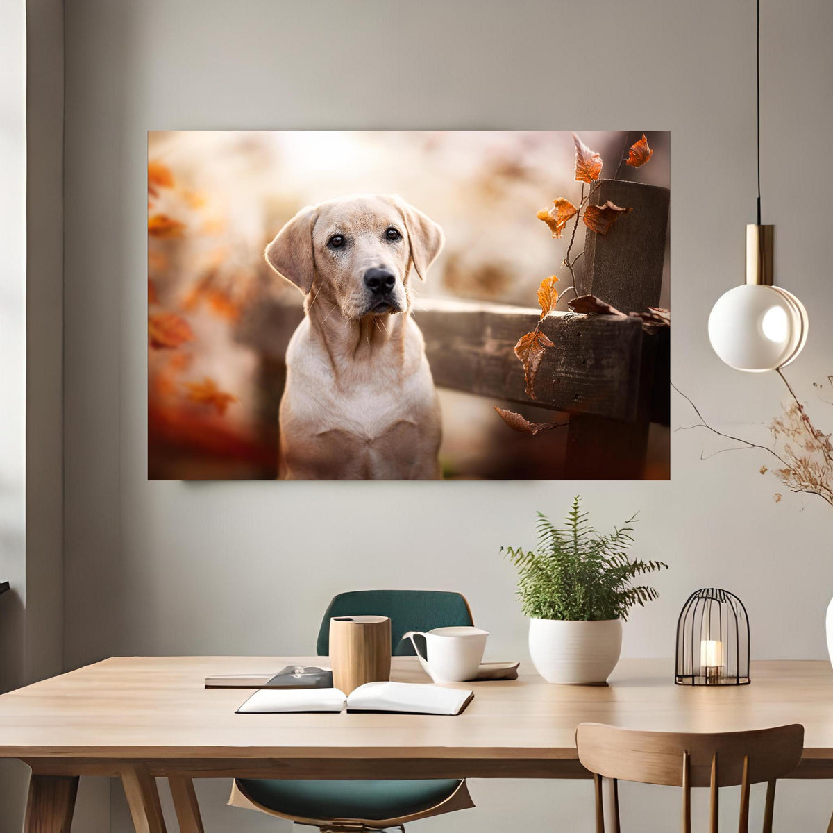 Office Poster - Niedlicher Labrador Welpe über klassischem Holztisch mit runder Vase - rechteckig