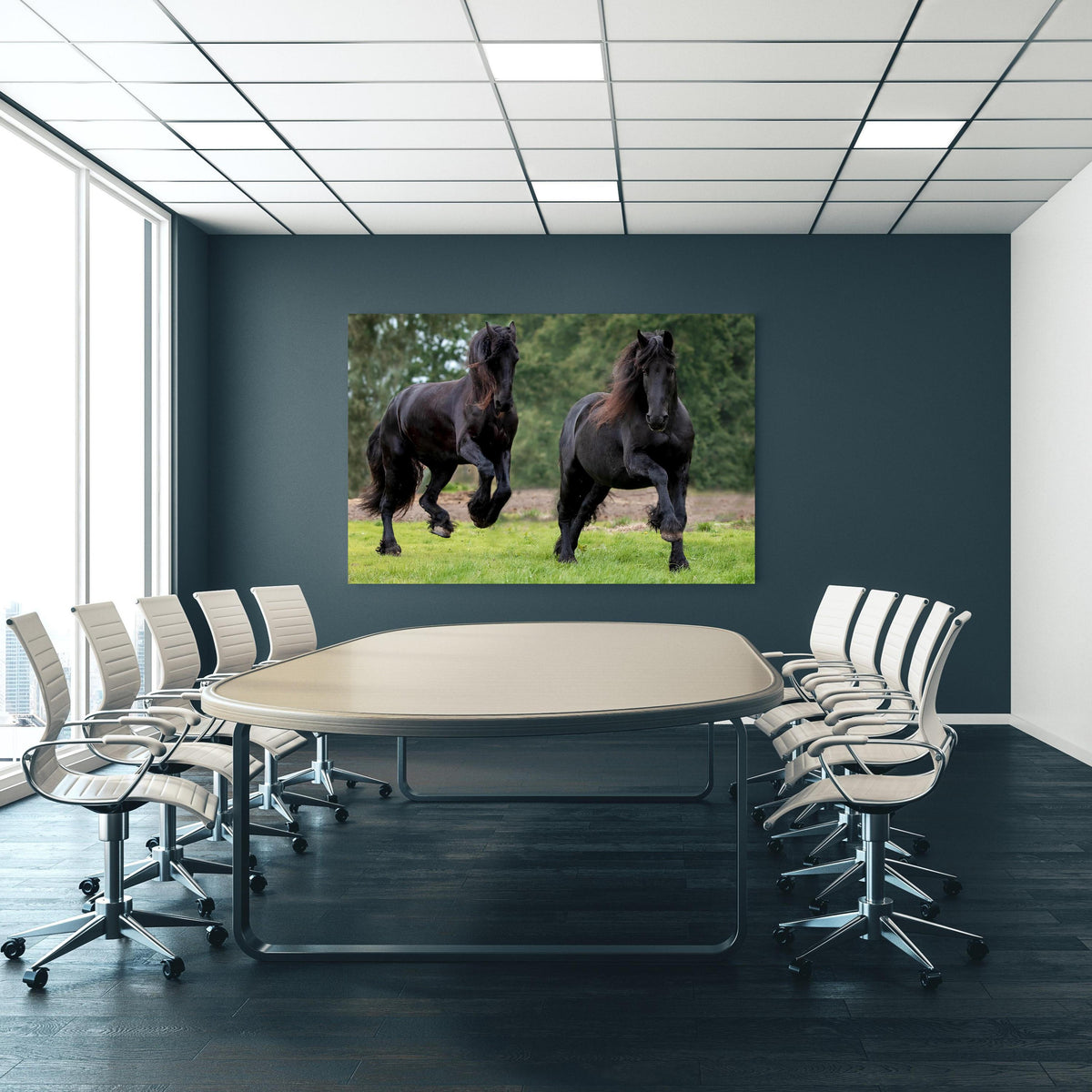 Office Poster - Schwarze prächtige Friesenpferde an blauer Wand in einem Besprechungsraum