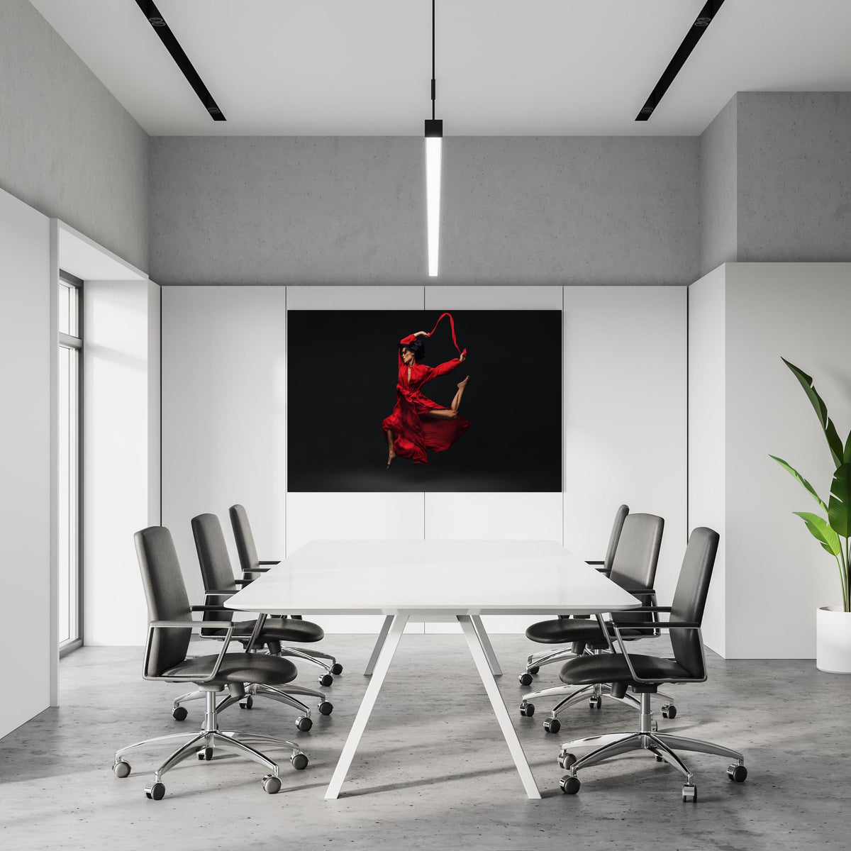 Office Poster - Zeitgenössische Tänzerin in einem Konferenzraum an weißer Wand hängend