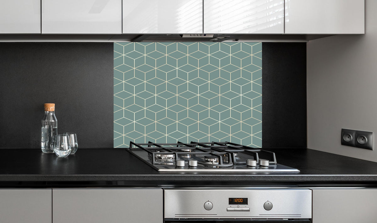 Spritzschutz - Abstraktes Geometrisch Grau Design Muster hinter einem Cerankochfeld zwischen Holz-Kochutensilien