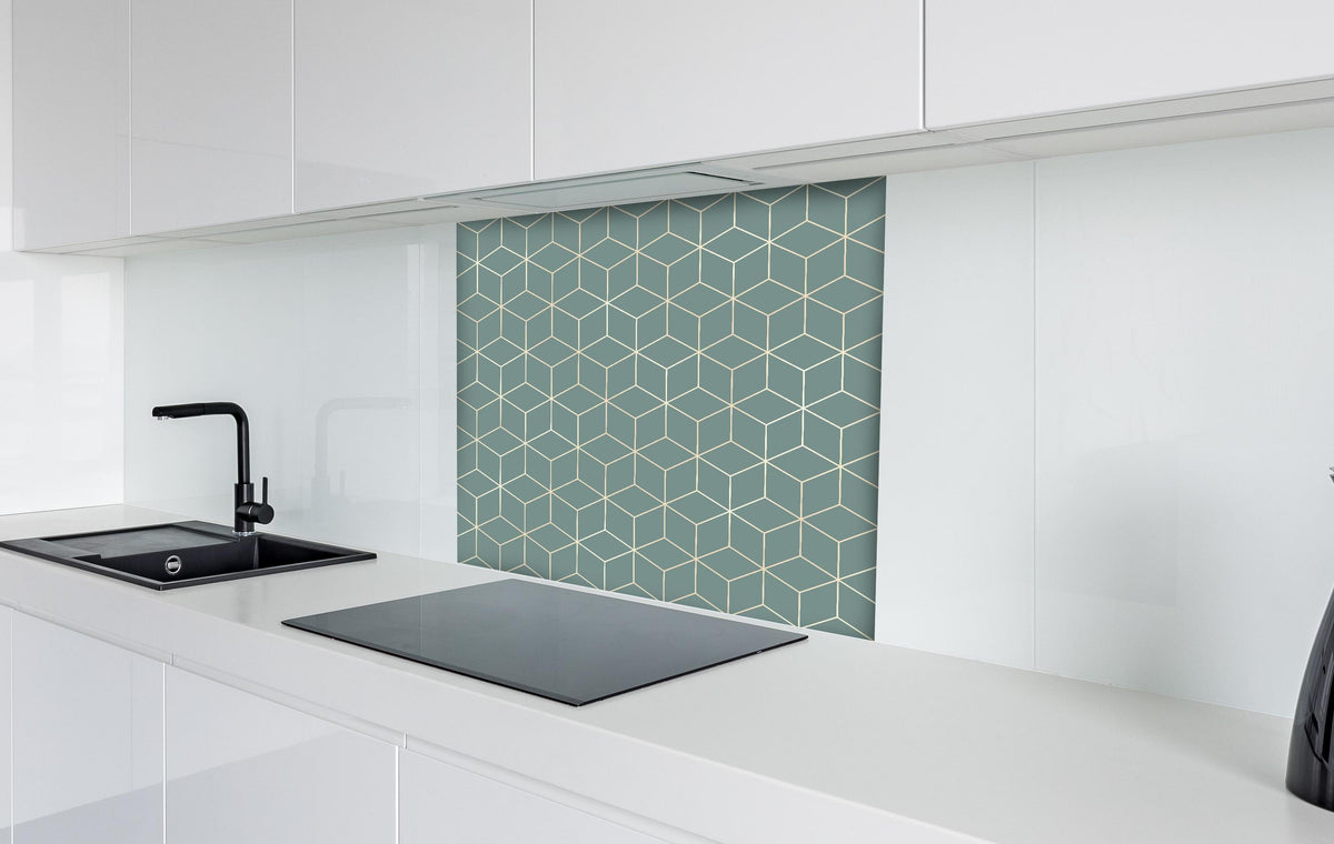 Spritzschutz - Abstraktes Geometrisch Grau Design Muster hinter einem Cerankochfeld zwischen Holz-Kochutensilien