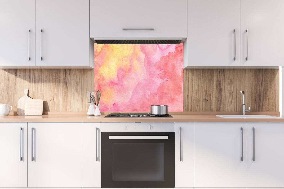 Spritzschutz - Rosa Verwaschenes Farben-Design hinter einem Cerankochfeld zwischen Holz-Kochutensilien