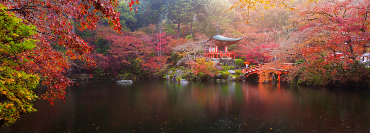 Spritzschutz-Daigo-ji-Tempel im Herbst