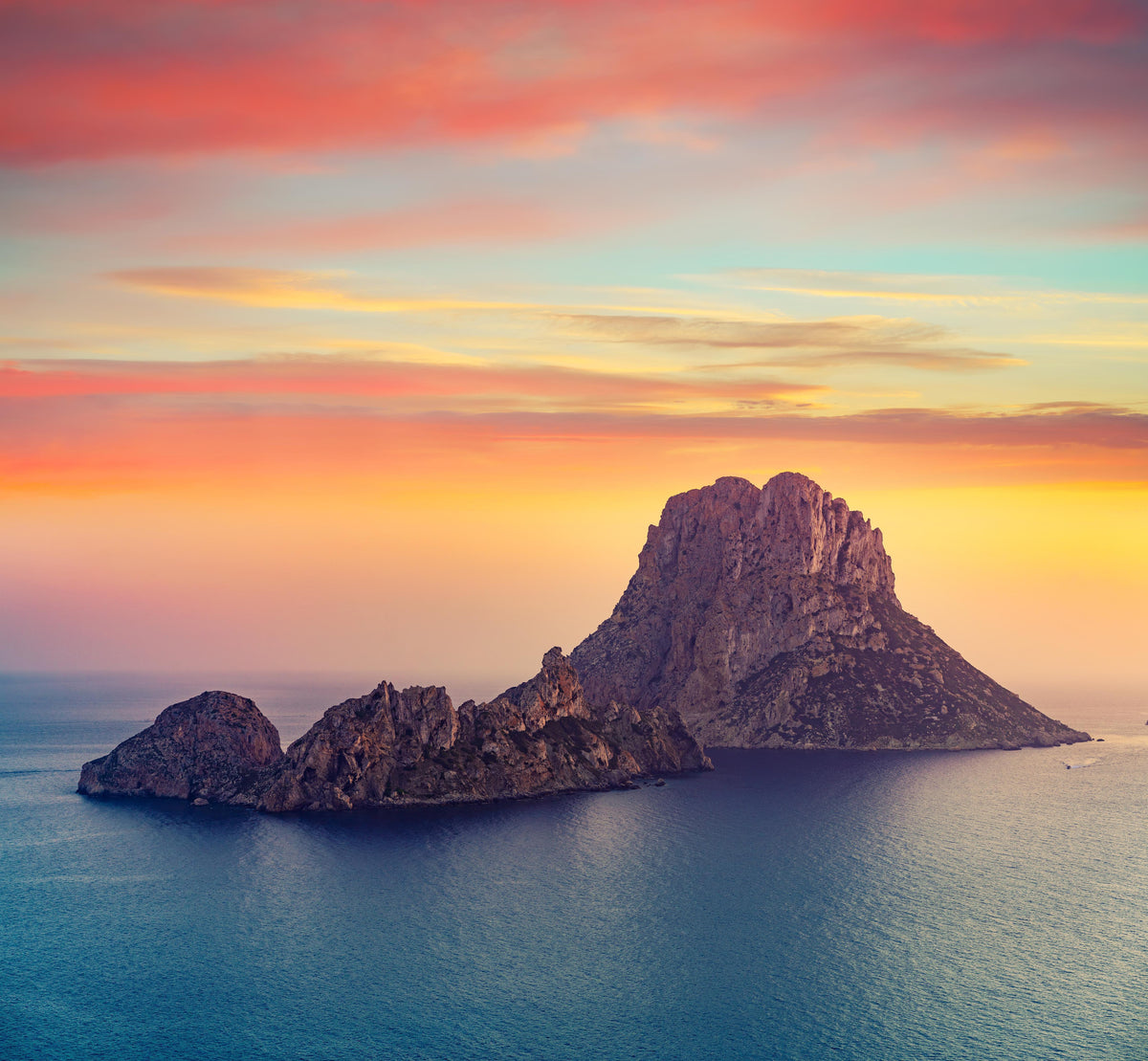 Spritzschutz-Sonnenuntergang auf der Insel Es Vedra auf den Balearen