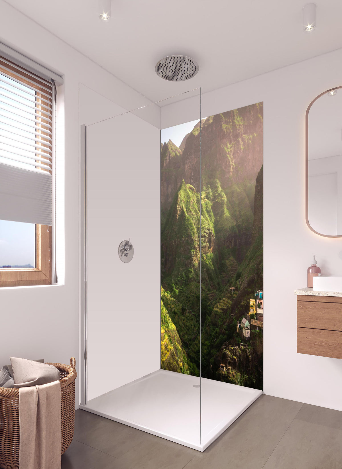 Duschrückwand - Luftaufnahme von Fontainhas - Kabo Verde in hellem Badezimmer mit Regenduschkopf - einteilige Duschrückwand