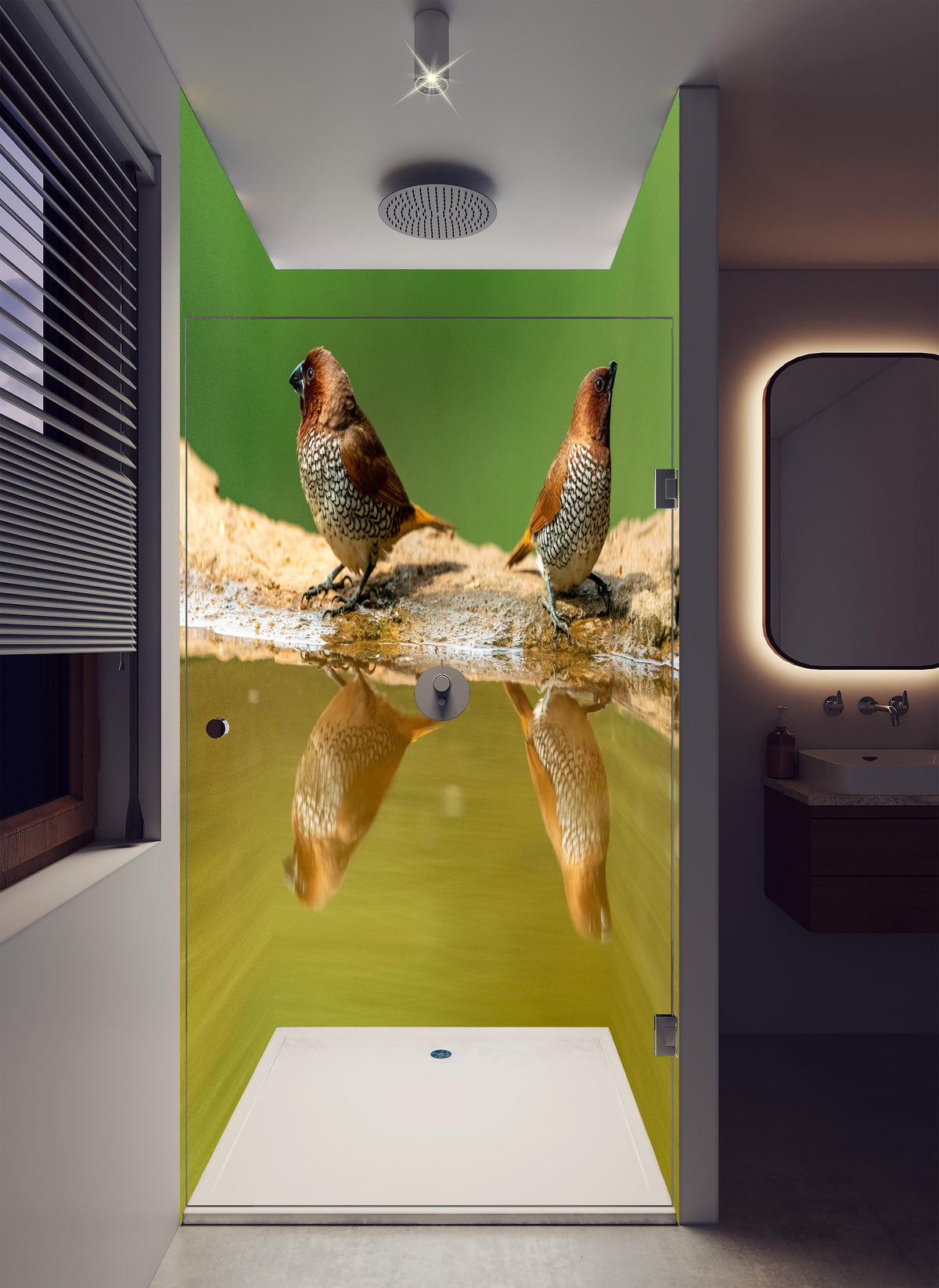 Duschrückwand - Vögel Spiegelung im Wasser in luxuriöser Dusche mit Regenduschkopf