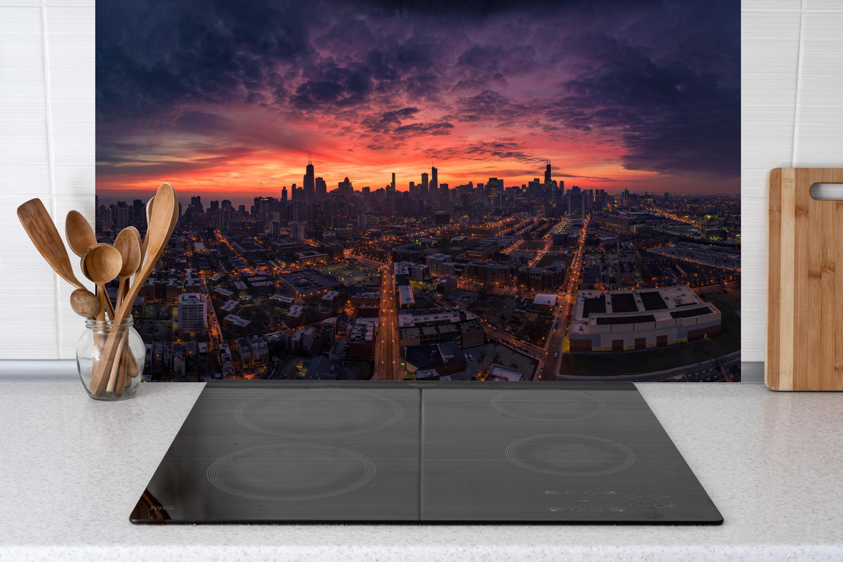 Küche - Chicago Luftbildpanorama von Westen hinter Cerankochfeld und Holz-Kochutensilien