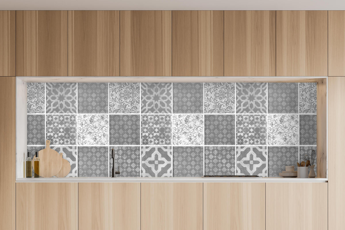 Küche - Grau weiße Vintage Mosaik Textur in charakteristischer Vollholz-Küche mit modernem Gasherd