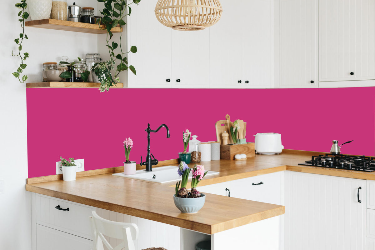 Küche - RAL 4010 (Telemagenta) in lebendiger Küche mit bunten Blumen