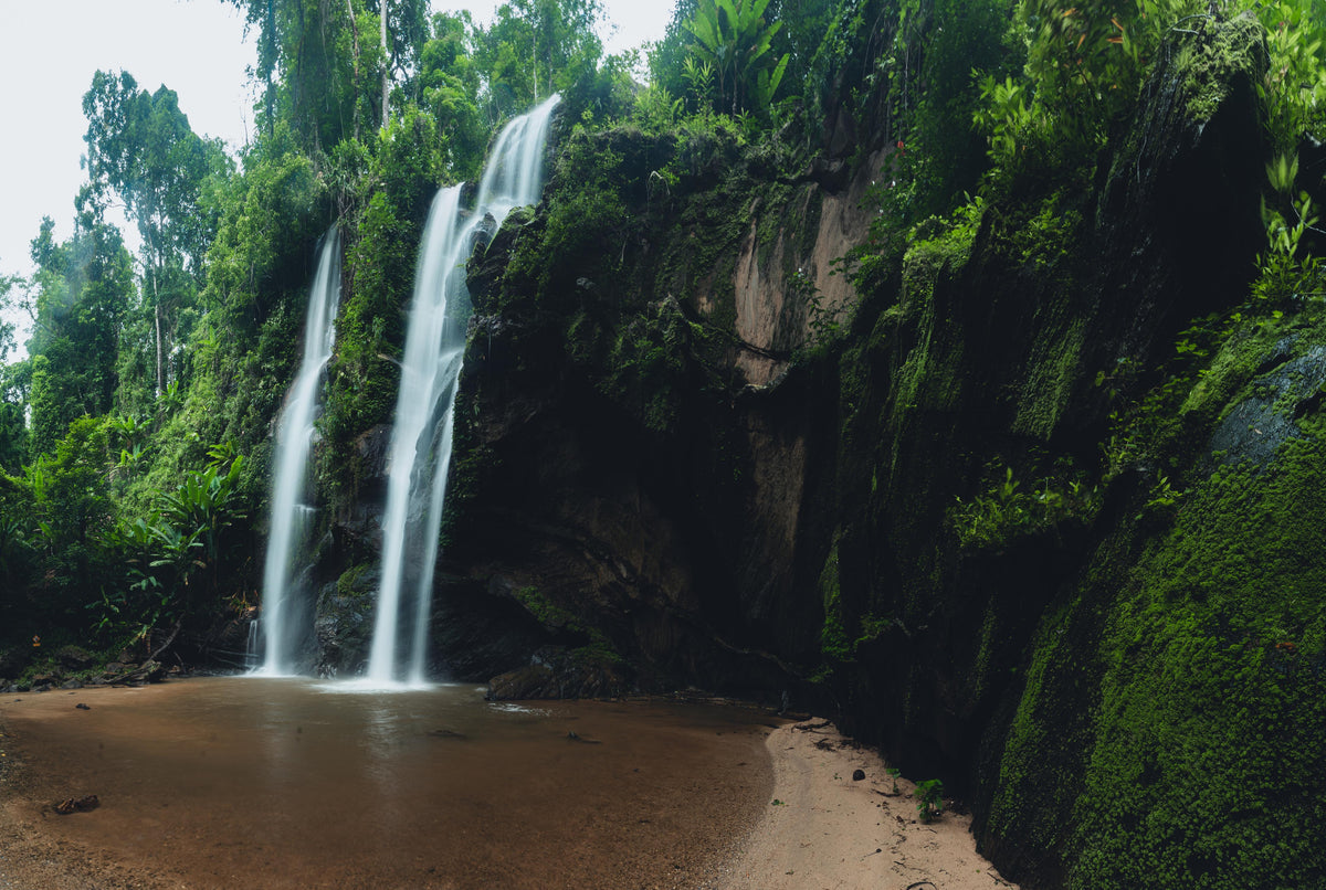 Küchenrückwand-Schöner Wasserfall im Dschungel
