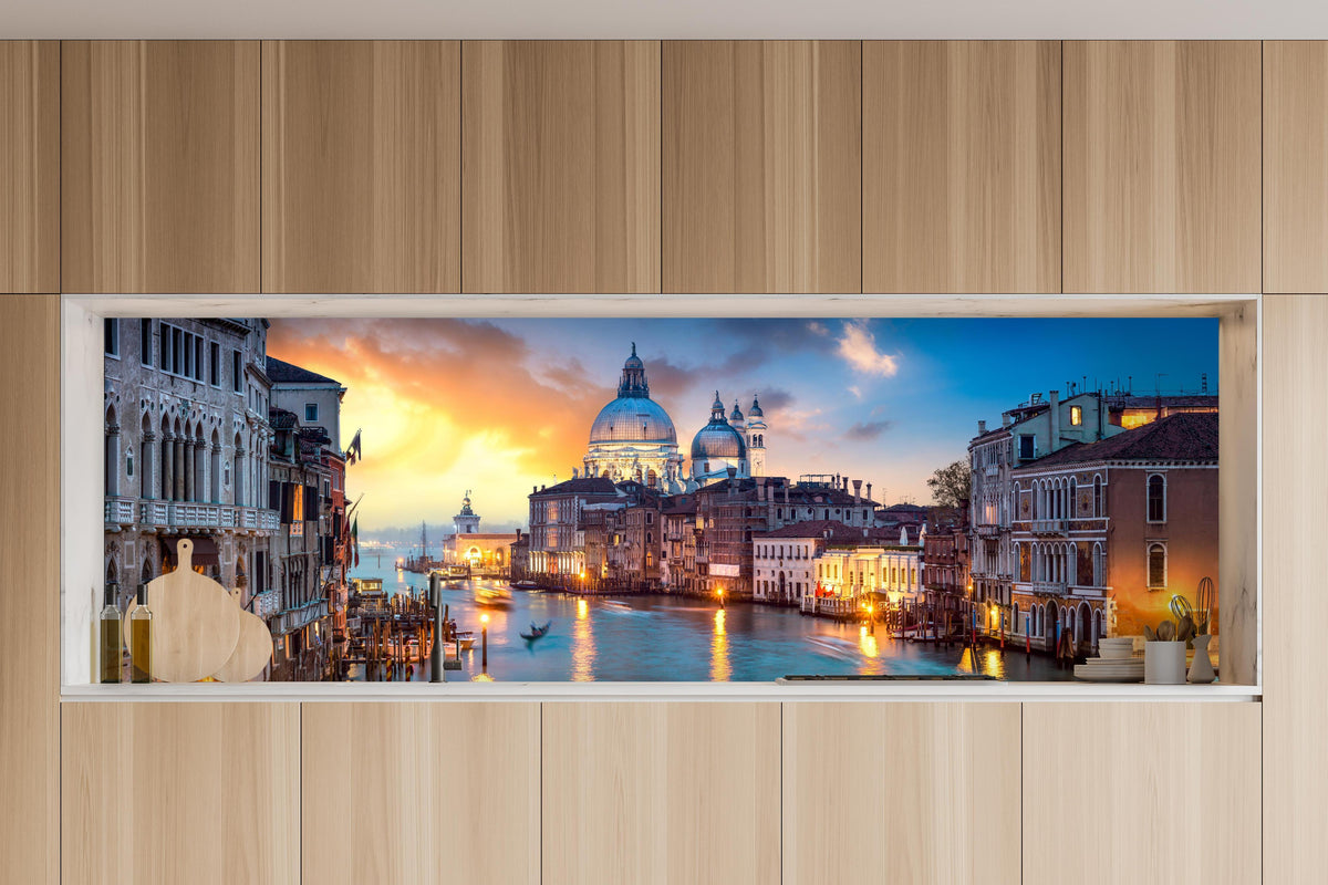 Küche - Sonnenuntergang am Canal Grande - Venedig 2 in charakteristischer Vollholz-Küche mit modernem Gasherd