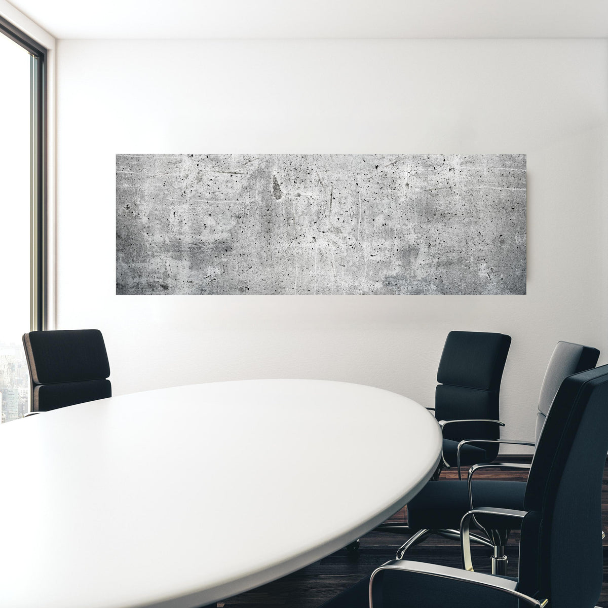 Office Poster  - Alte graue Betonwand in einem Konferenzraum hinter weißem ovalem Tisch