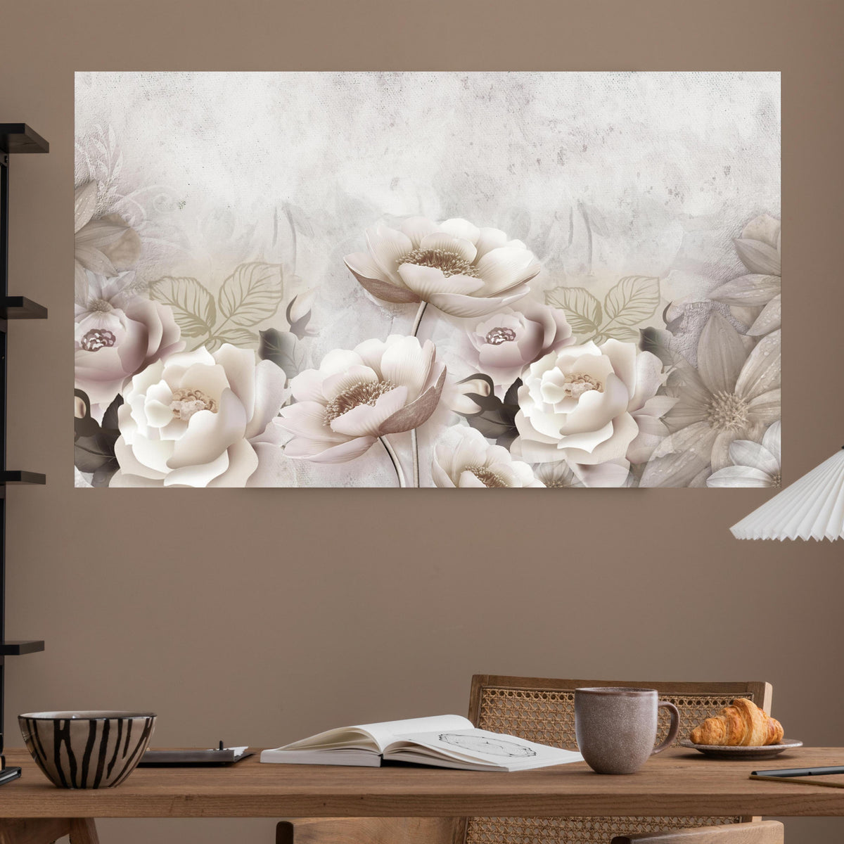 Office Poster  - Blumengemälde über poliertem Holztisch mit stilvoller Lampe - rechteckig Zoom