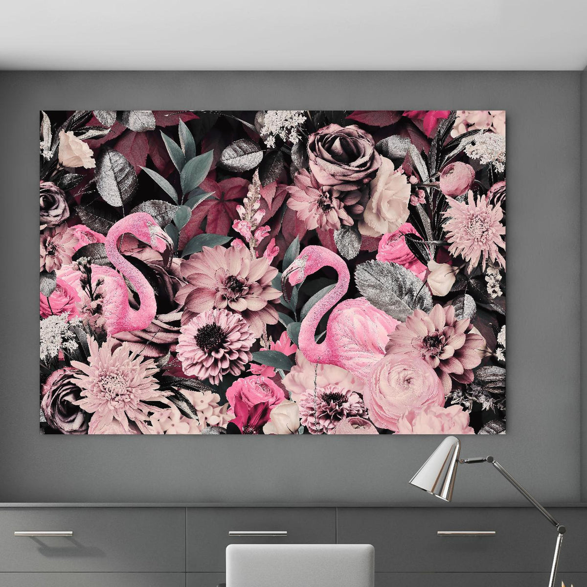 Office Poster  - Flamingo Garten - Floral in klassischem Büroraum zwischen Holzschränken Zoom