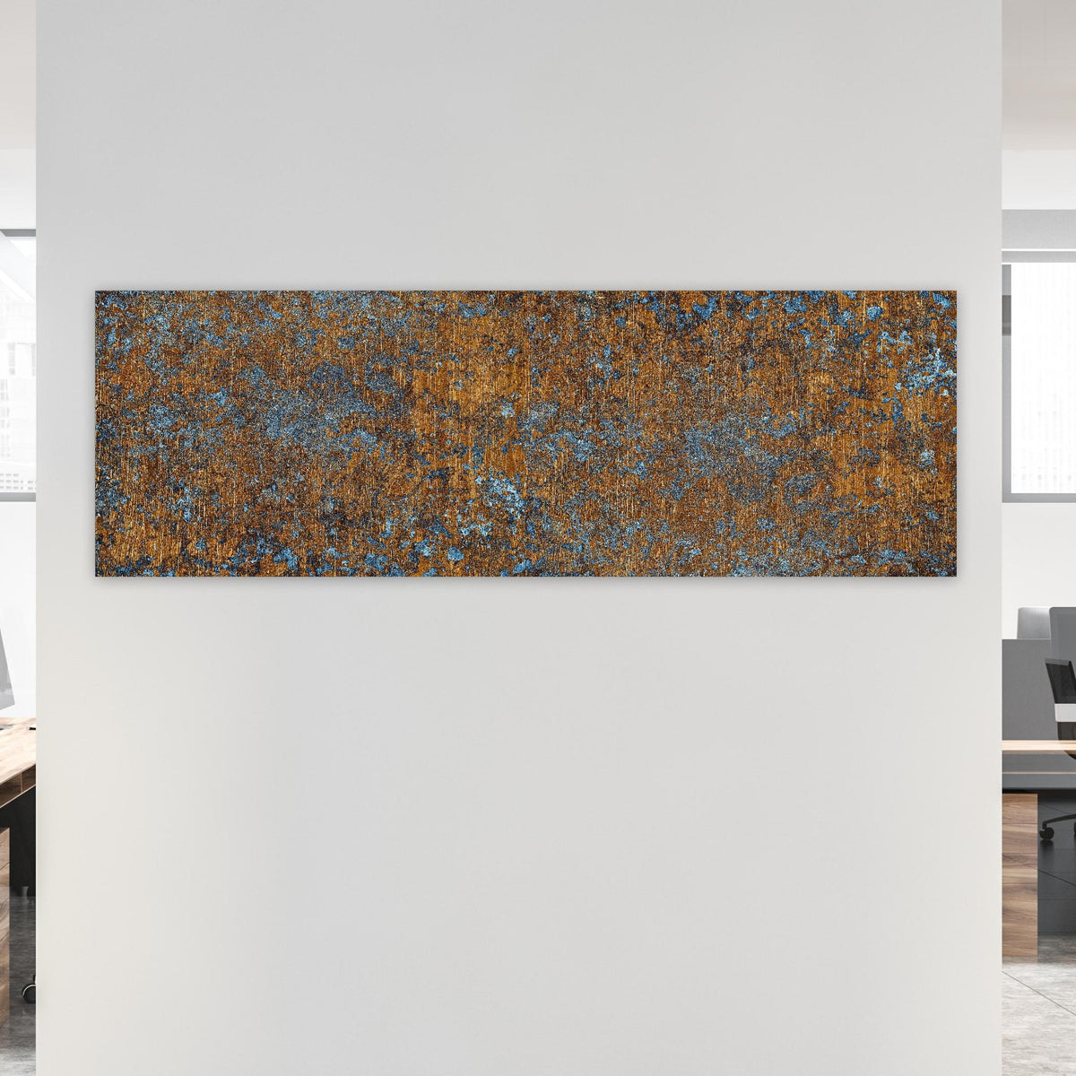 Office Poster  - Gold-blaue alte Metalltextur an weißer Wand in hell eingerichtetem Büro Zoom