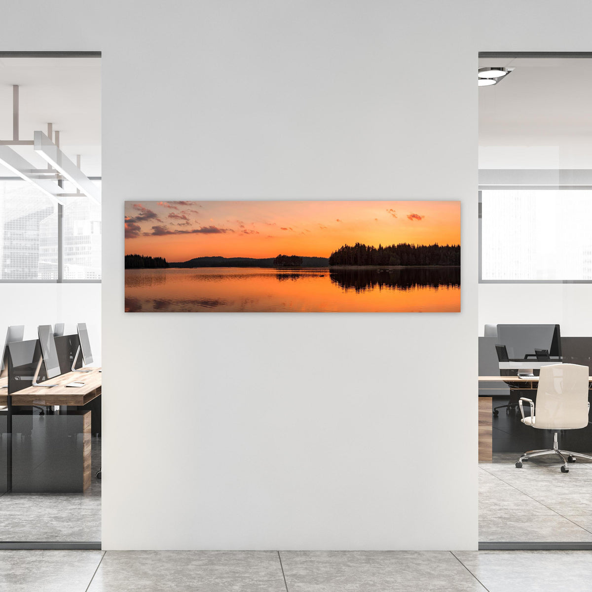 Office Poster  - Goldener See - Bulgarien an weißer Wand in hell eingerichtetem Büro