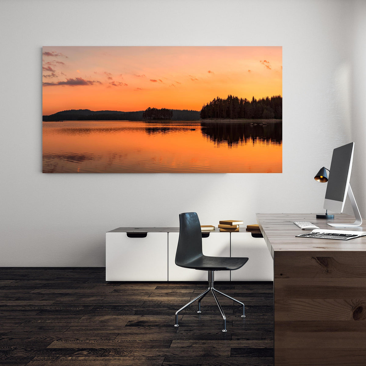 Office Poster  - Goldener See - Bulgarien an einer Wand in minimalistisch eingerichtetem Heim-Büro