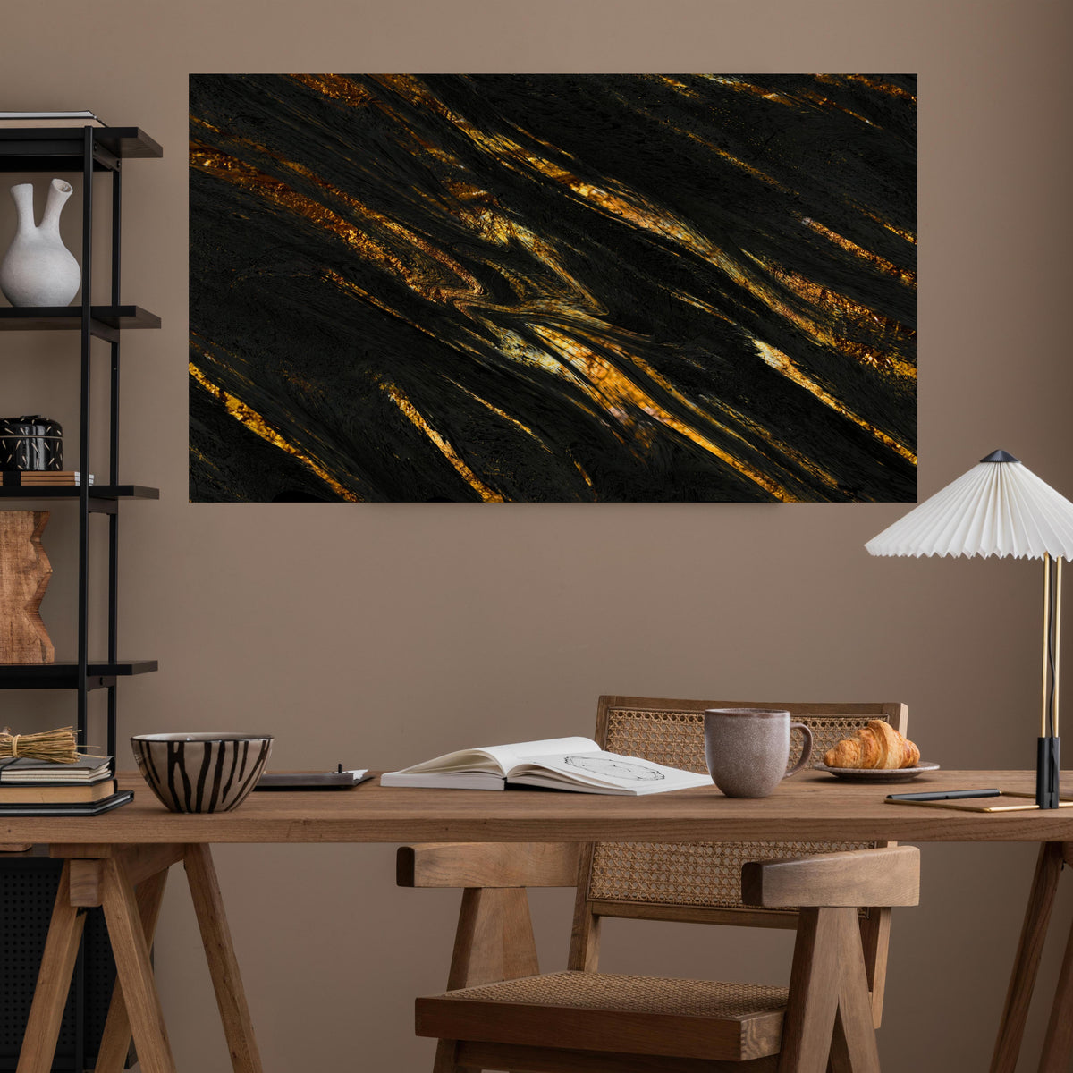 Office Poster  - Luxus Gold Marmor-Holz Textur über poliertem Holztisch mit stilvoller Lampe - rechteckig