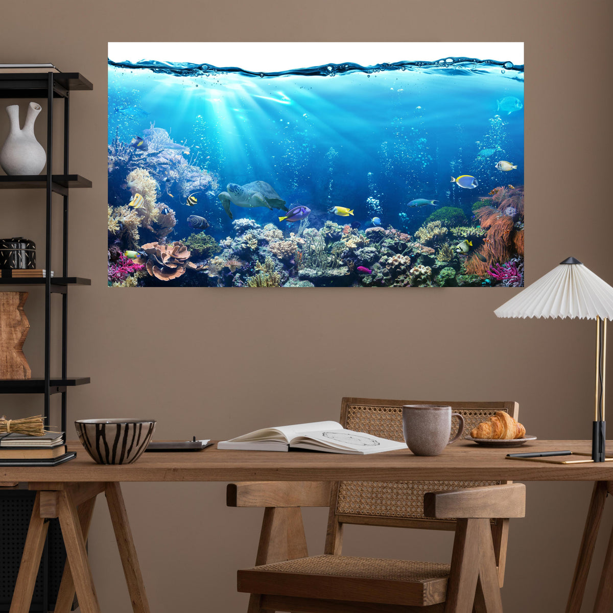 Office Poster  - Ozeantiere - Unterwasser über poliertem Holztisch mit stilvoller Lampe - rechteckig