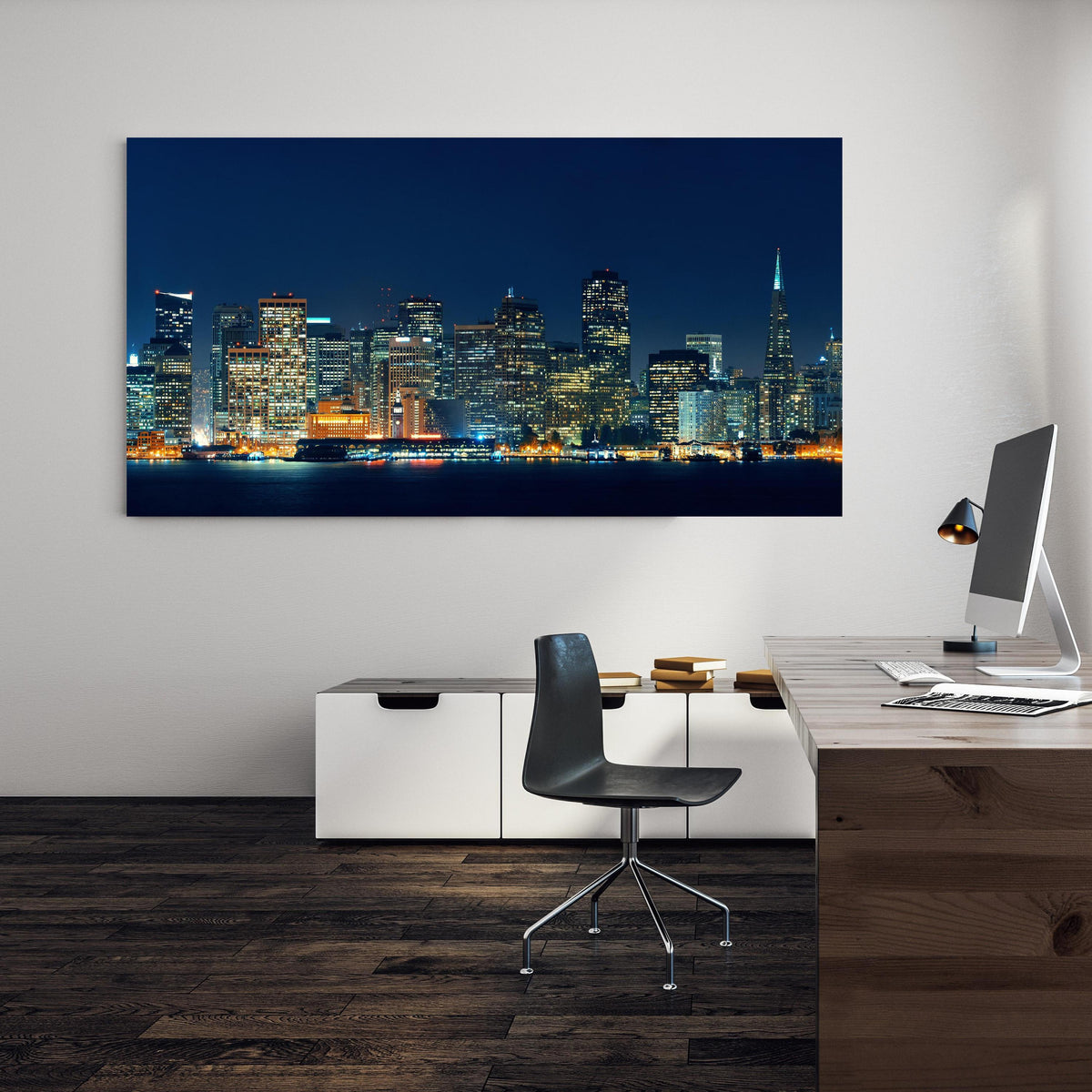 Office Poster  - Skyline von San Francisco an einer Wand in minimalistisch eingerichtetem Heim-Büro