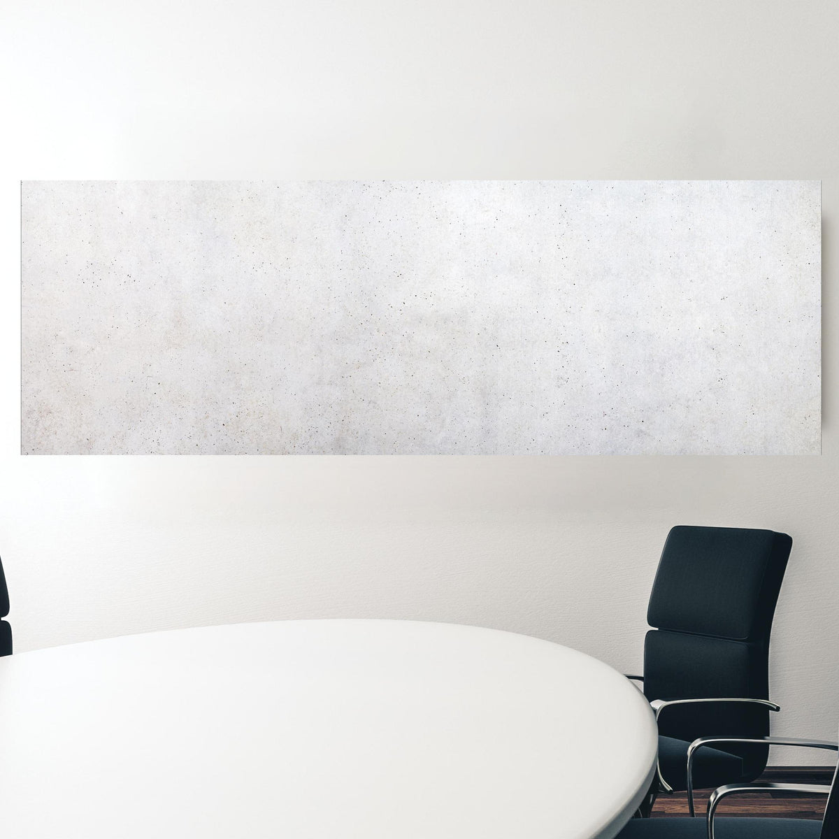 Office Poster  - Textur einer weißen Betonwand in einem Konferenzraum hinter weißem ovalem Tisch Zoom
