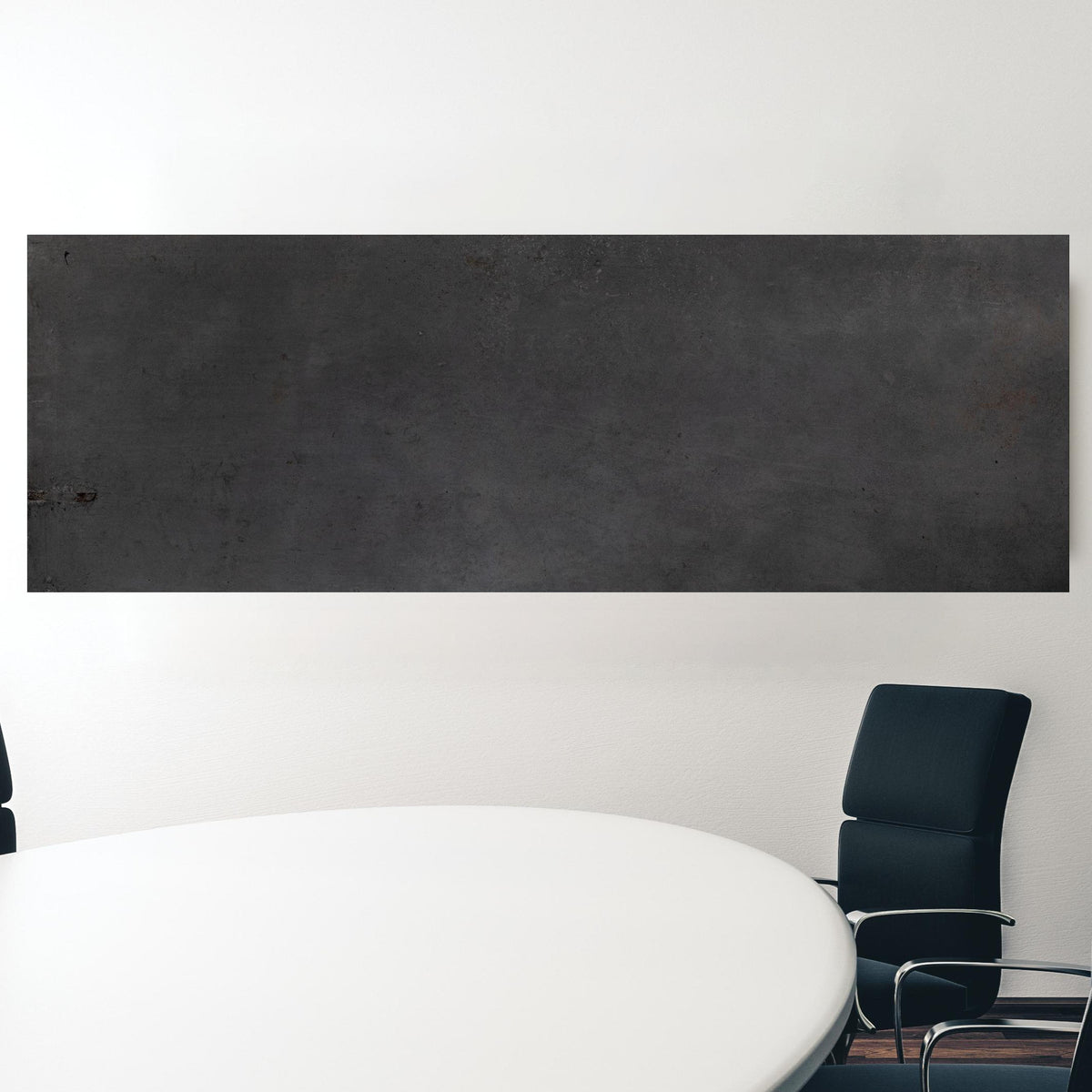 Office Poster  - Textur von poliertem Beton in einem Konferenzraum hinter weißem ovalem Tisch Zoom