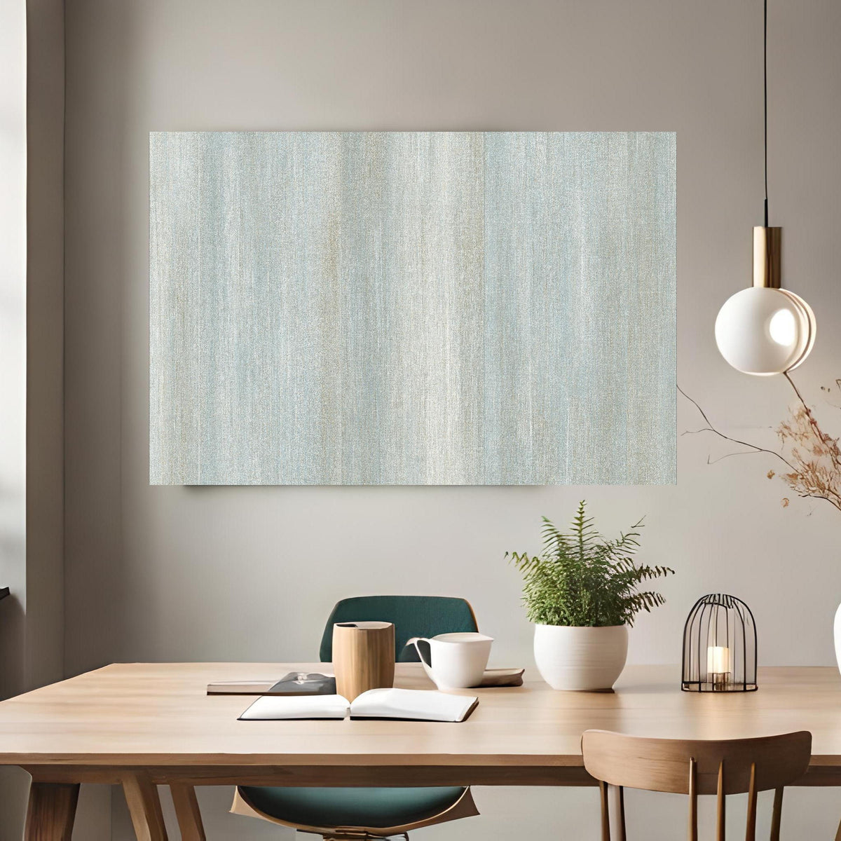 Office Poster  - Türkis gräulicher Struktur-Tapete  über klassischem Holztisch mit runder Vase - rechteckig