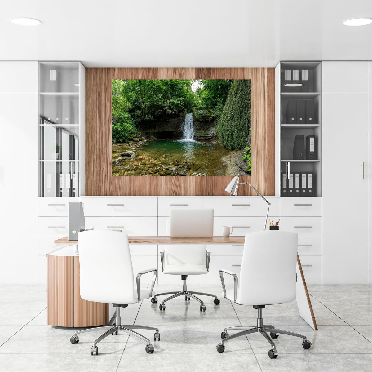 Office Poster  - Wasserfall im Wald - Utopie an einer Holzwand hängend im Büroraum
Office Poster  - Wasserfall im Wald - Utopie an einer Holzwand hängend im Büroraum