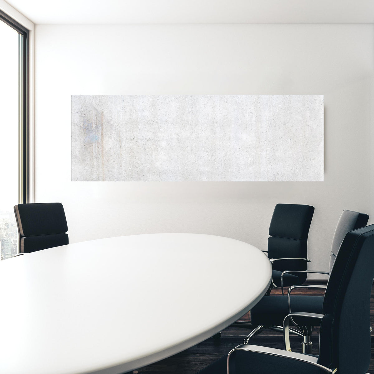 Office Poster  - Weiß-bläuliche Betonwand in einem Konferenzraum hinter weißem ovalem Tisch