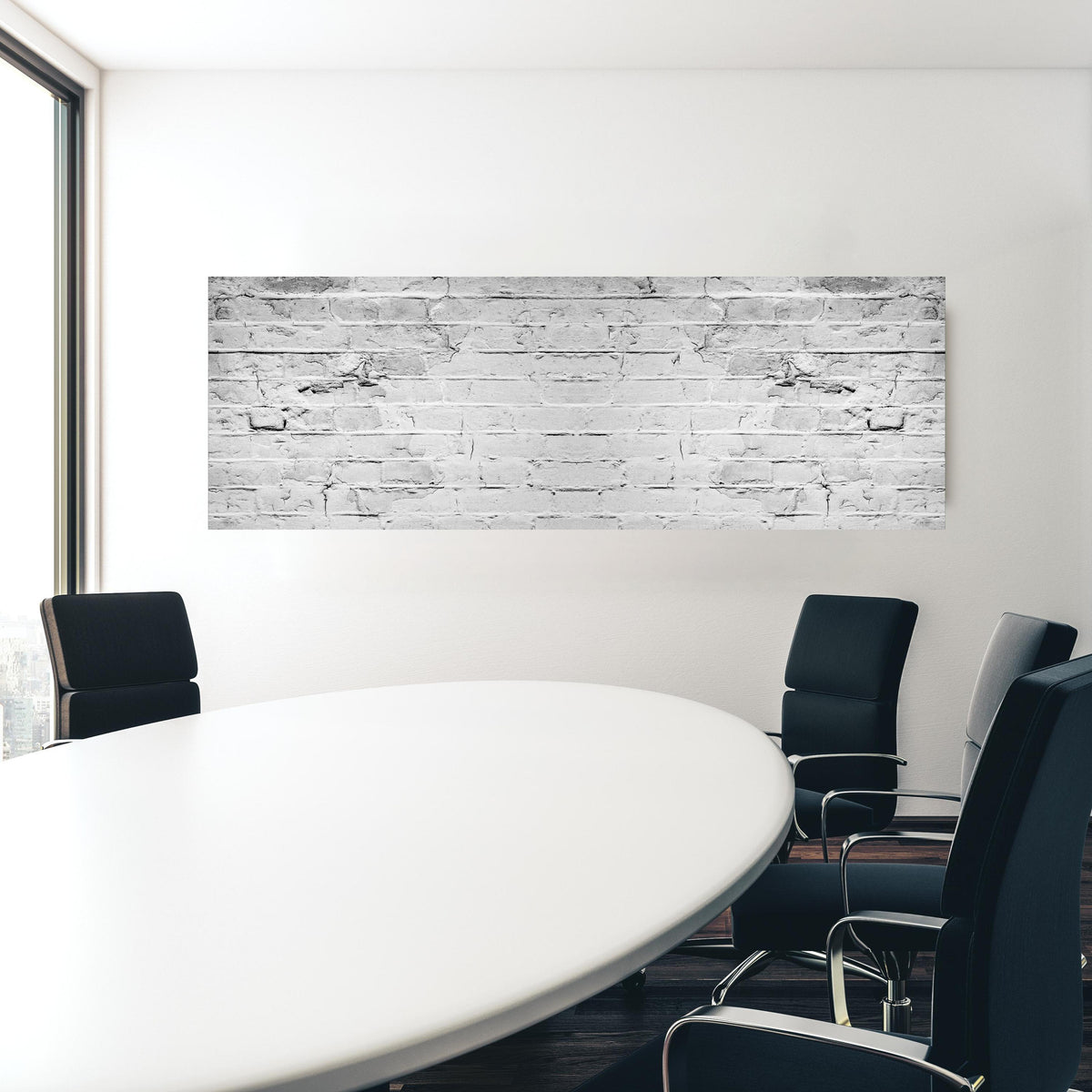 Office Poster  - Weiß grau beschädigte Backstein Wand in einem Konferenzraum hinter weißem ovalem Tisch