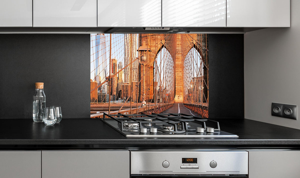 Spritzschutz - Brooklyn Bridge bei Sonnenaufgang an edler Anthrazit-Wand hinter silbernem Gasherd