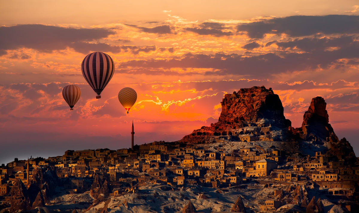 Spritzschutz-Heißluftballons über Kappadokien - Sonnenuntergang