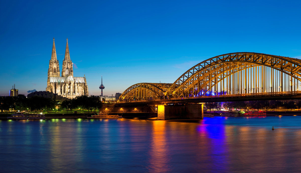 Spritzschutz-Hohenzollern Brücke Köln in der Nacht