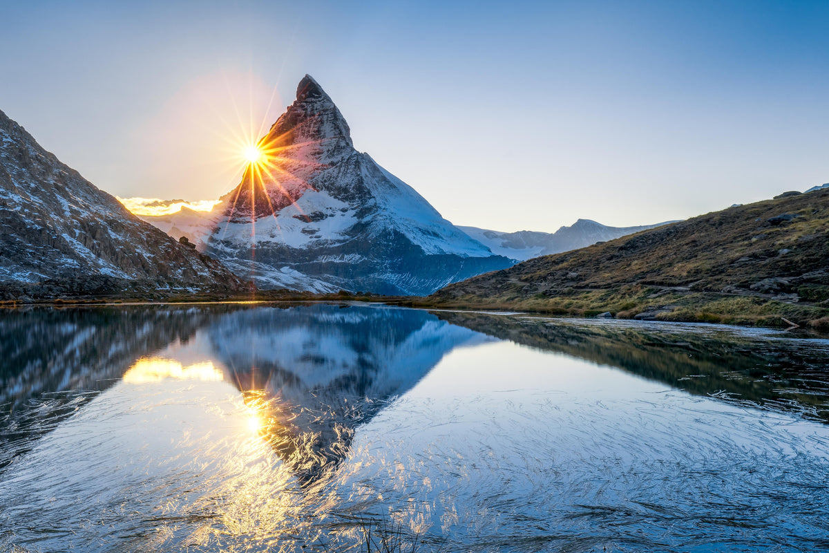 Spritzschutz-Riffelsee und Matterhorn in den Alpen